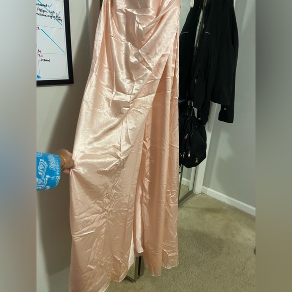 David’s Bridal Galina Signature Bridesmaid dress Size 6 - Picture 9 of 13